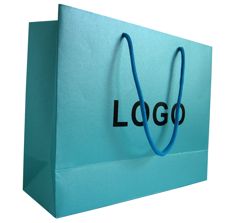 luxury paper bag with pearlized effect art paper